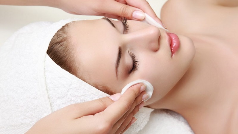 متخصص طب سوزنی اصفهان |  فیشیال صورت چه مراحلی دارد ؟