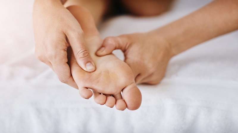 متخصص طب سوزنی اصفهان | درمان بی خوابی با ماساژ نقاط طب سوزنی
