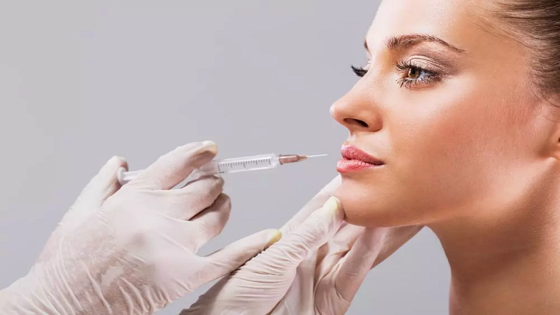 تزریق ژل و بوتاکس اصفهان |تزریق ژل لب طبیعی