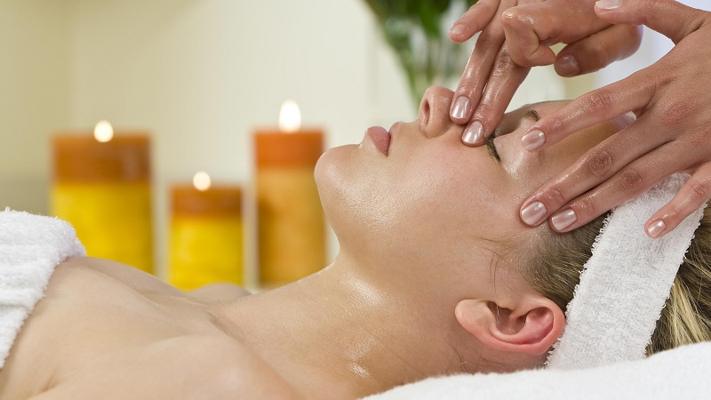 ماساژتراپی در کاهش عمق چین و چروک صورت | لیزر اندولیفت اصفهان | دکتر ادشیر عامری