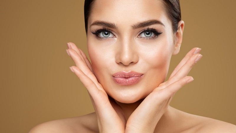 تعادل زیبایی طبیعی با تکنیک‌های کانتورینگ و حجم‌دهی لب | لیزر اندولیفت اصفهان | دکتر ادشیر عامری